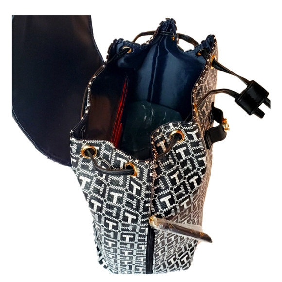 NWT Tommy Hilfiger Signature Logo Vinyl Back Pack - Picture 4 of 6